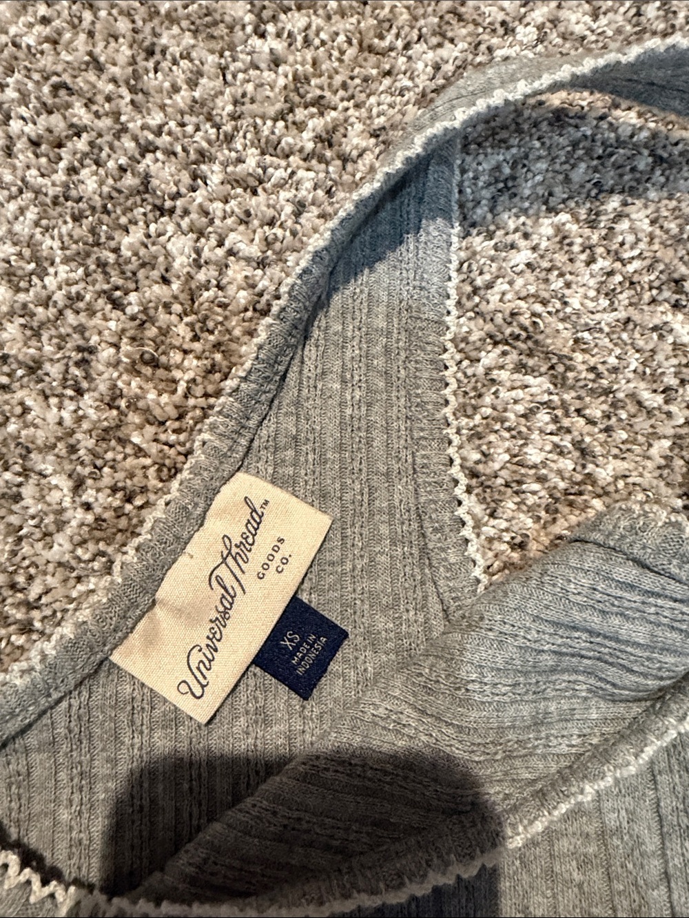 Universal Thread Ribbed V-Neck Tank Top - grey - Picture 2 of 2